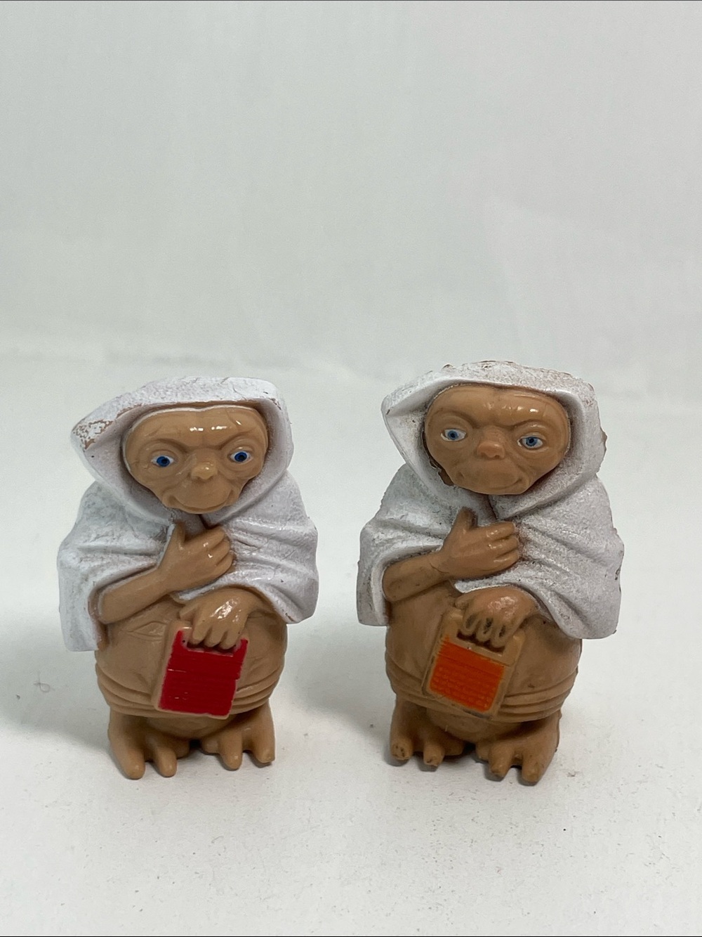 2 VTG 1982 ET EXTRATERRESTRIAL ALIEN FIGURE 2” HOLDING SPEAK & SPELL LJN TOYS